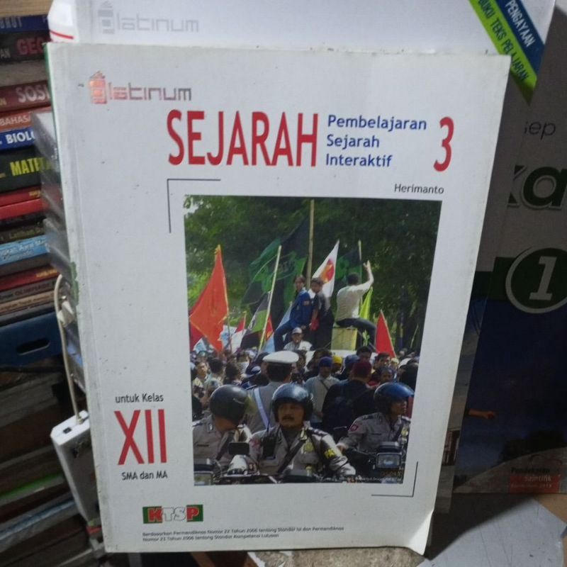 BUKU SEJARAH (PEMBELAJARAN SEJARAH INTERAKTIF) UNTUK SMA KELAS 12/3/XII PENERBIT PLATINUM