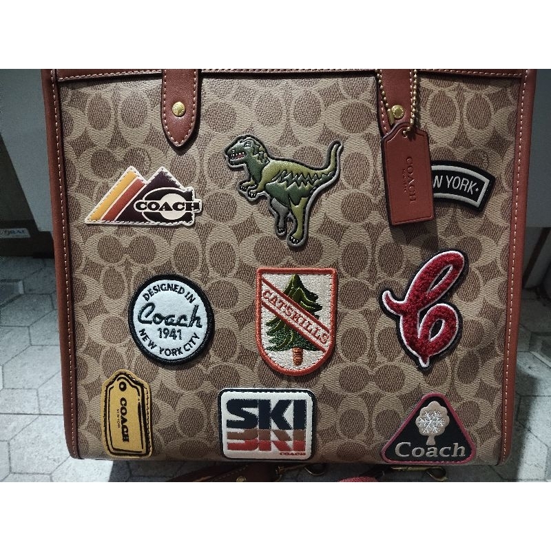 Tas coach Preloved field tote bag 95 % mulus...premium quality yaaa...good condition...dust bag ✓...