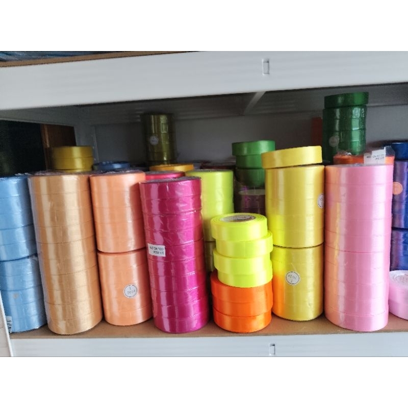 

pita satin lebar 2cm panjang 20yar