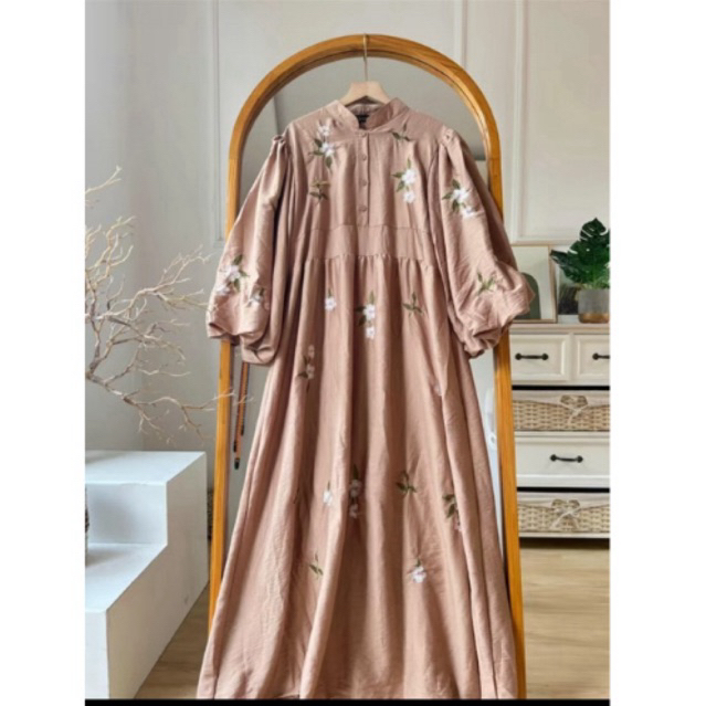 Aster Dress Gamis Bordir Bunga Timbul Katun Polo Linen Lengan Balon Busui Friendly Putih Hitam Mocca
