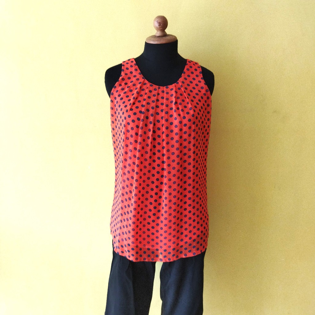 ANNYEONG HASEYO GIFT SHOP | Atasan Tanpa Lengan Bahan Sifon Wanita Preloved Motif Polkadot Oren Biru