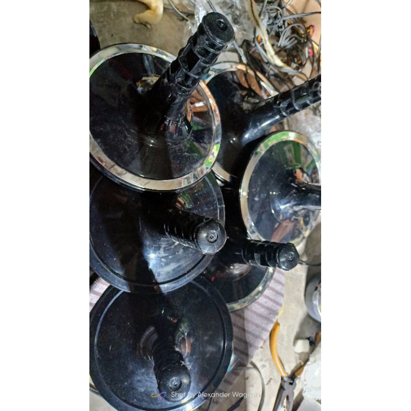 sepasang kaki speaker tower polytron bulat.