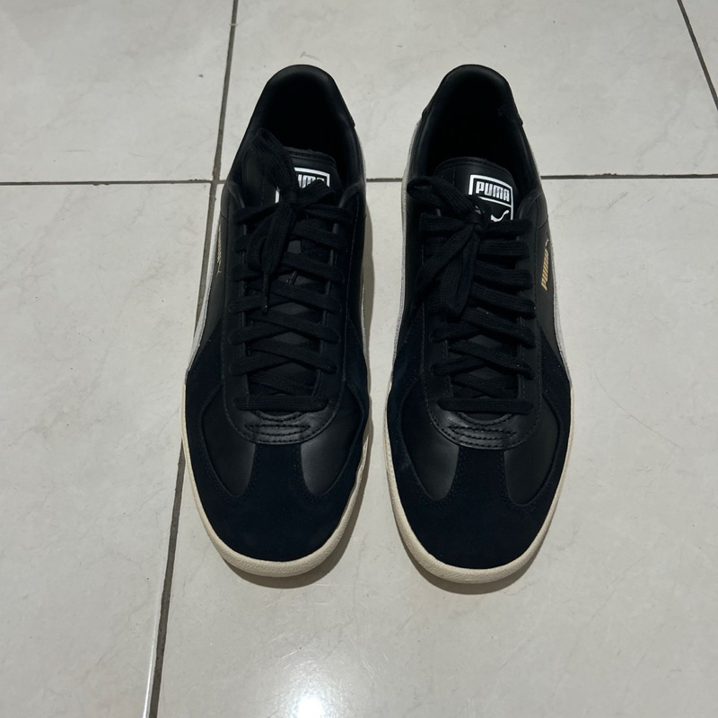 puma trainer black white