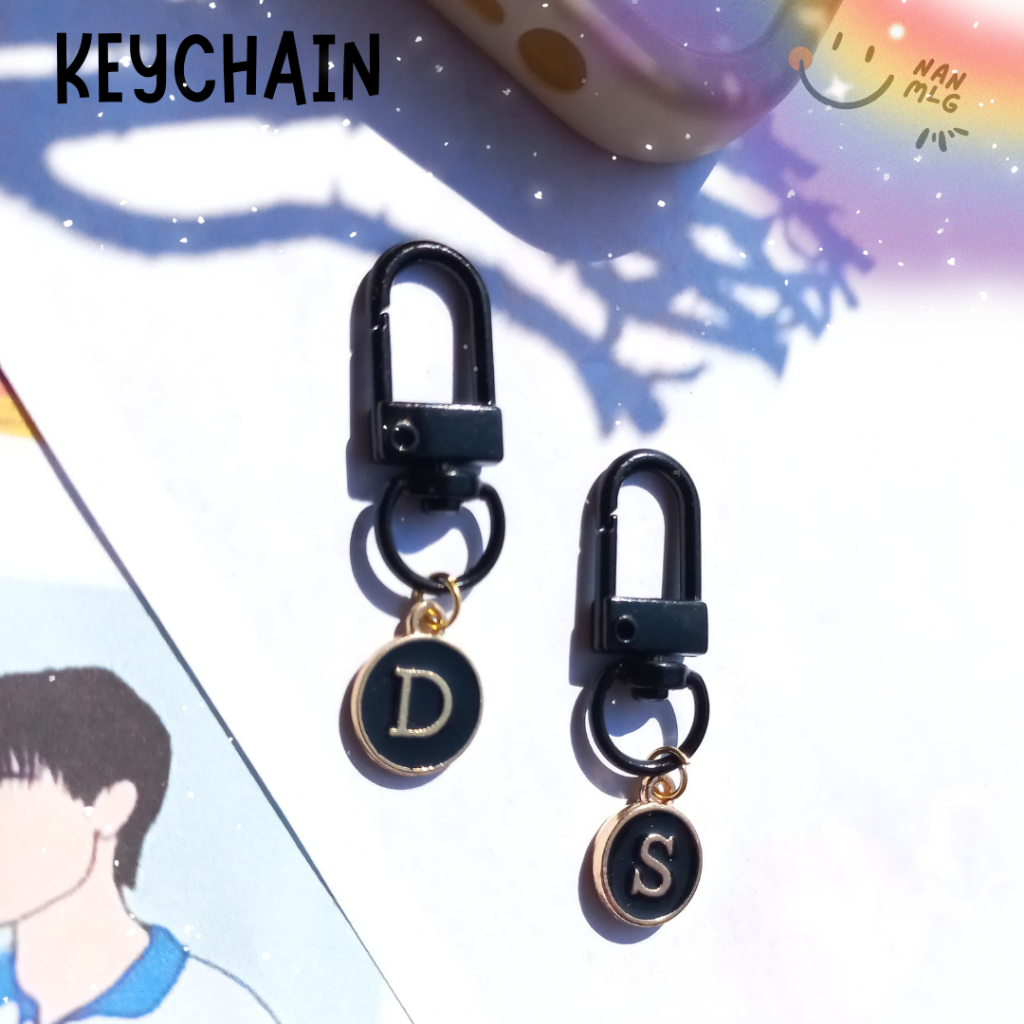 KEYCHAIN EpoXy HITAM  Gantungan TAs Custom inisial  0521 Nanmlg
