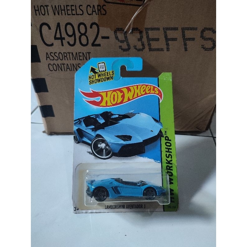 Hot Wheels Lamborghini Aventador J biru