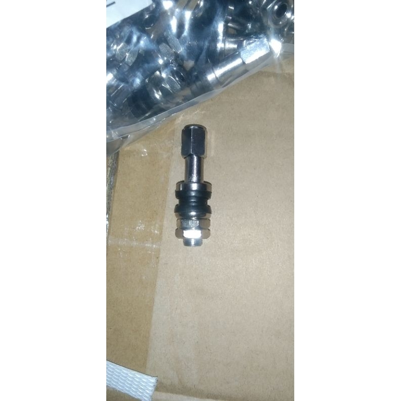 LIHAT VARIASI  Pentil tubles besi panjang dan pendek /Pentil atau cop ban tubeles model besi