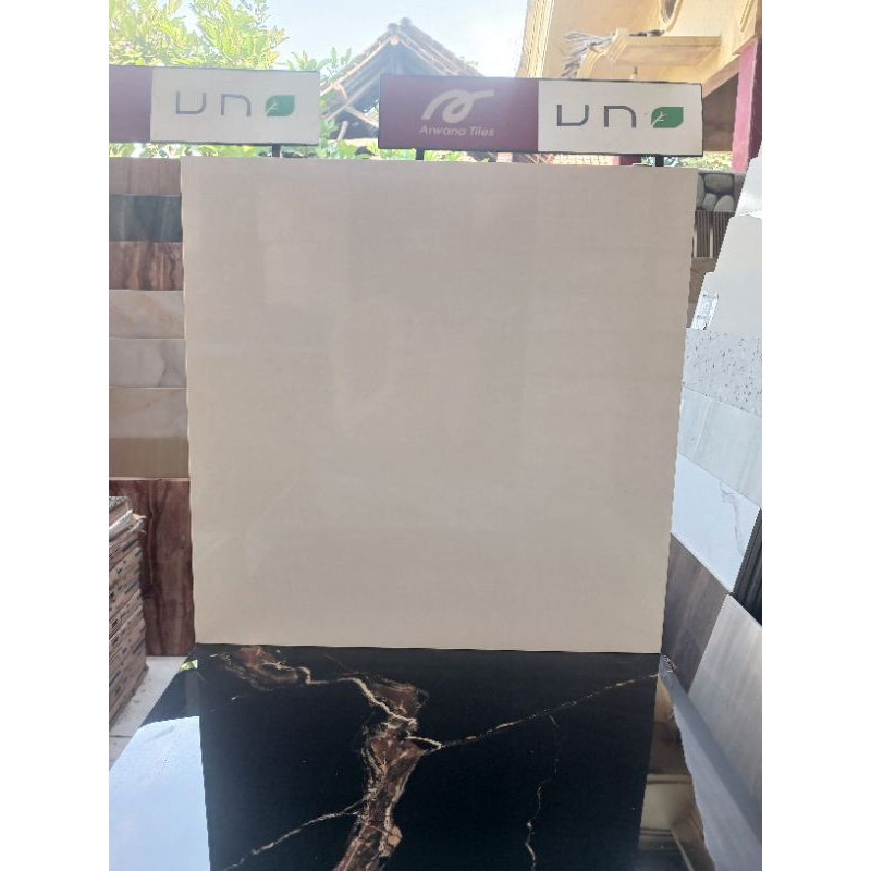 Granit ukuran 60x60 Cream Polos