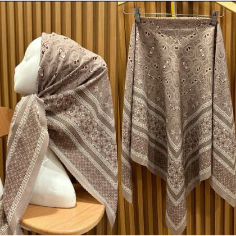 HIJAB VOAL MOTIF PREMIUM SEGI EMPAT LASSERCUT 110 X 110 CM HIJAB TERLARIS/VIRAL/FATRIANA