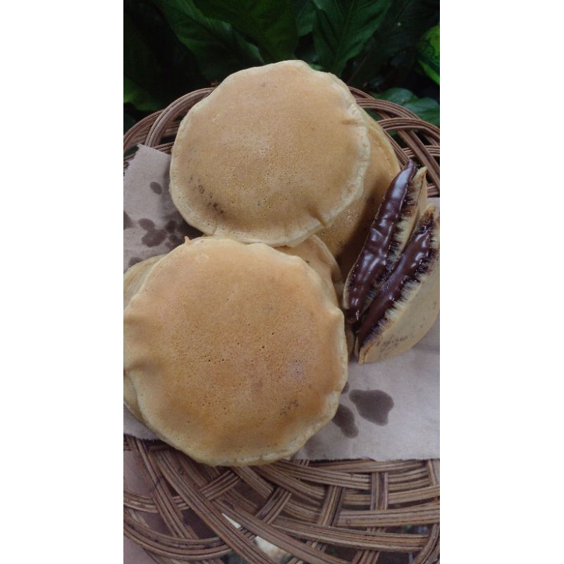 

kueh/dorayaki/dorayaki sabit/harga untuk perbox isi4bulat/10pcs sabit