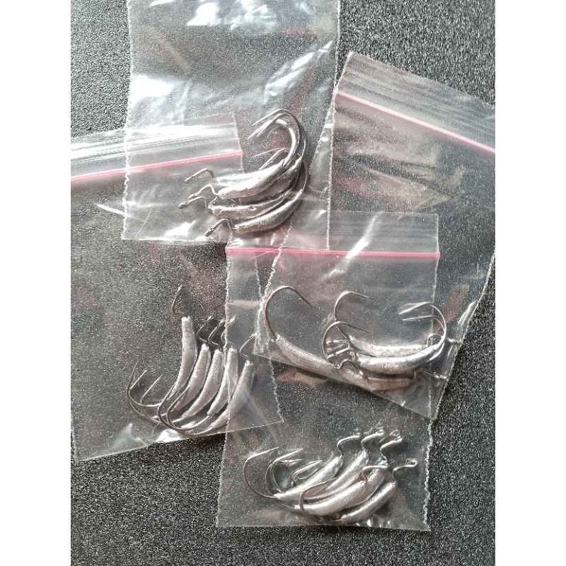 Worm hook timah 1pack isi 5 pcs . Kail untuk soft lure 6 cm dan 7 cm