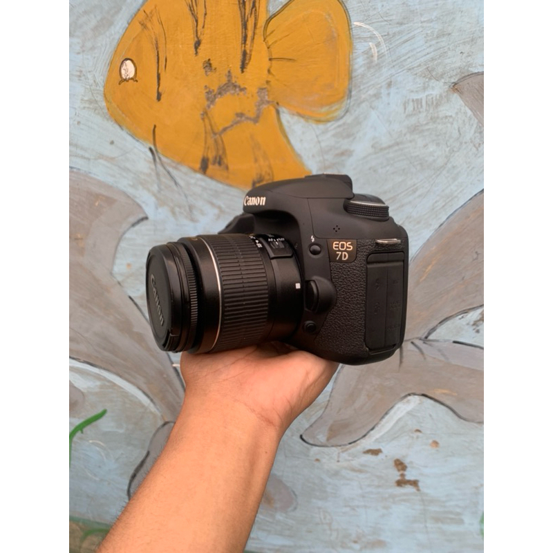 Canon 7D Lensa Kit 18-55 MM