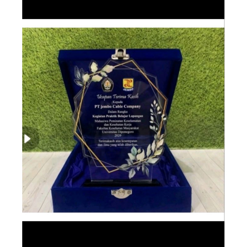 plakat akrilik / piagam akrilik ukuran 14x20 tebal 8mm