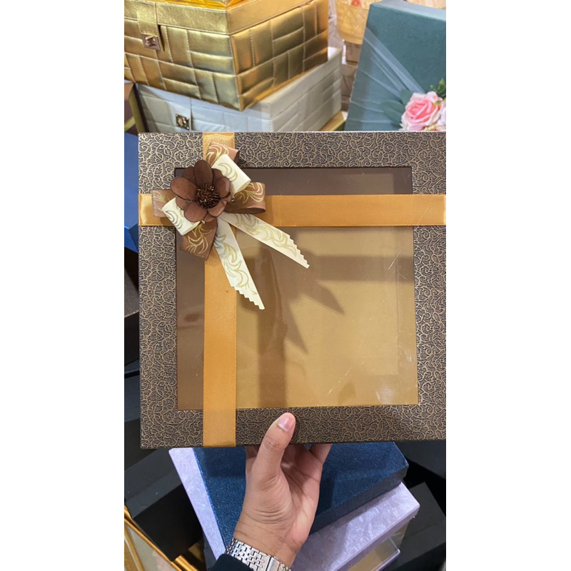 

Box kado dan logam mulia free pita 22 x 22