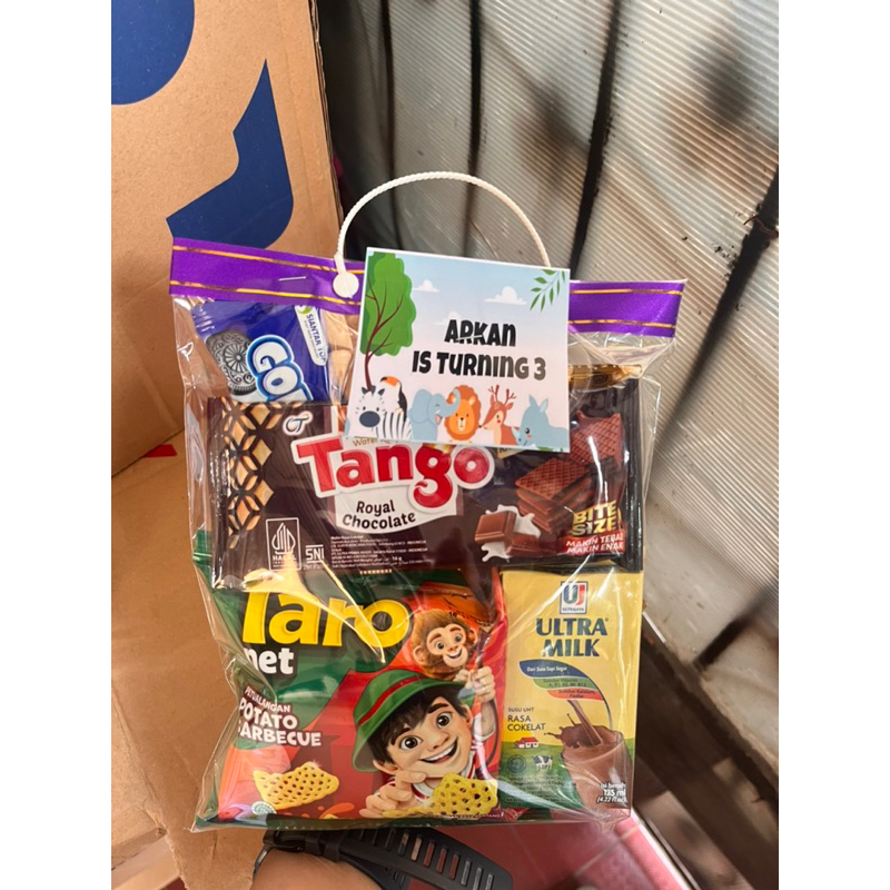 

Free nama souvenir ulang tahun/bingkisan snack ultah anak tali ulir tali plintir/Parcel snack ucapan