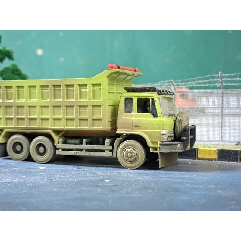 Minuatur Hino DumpTruck 1:87