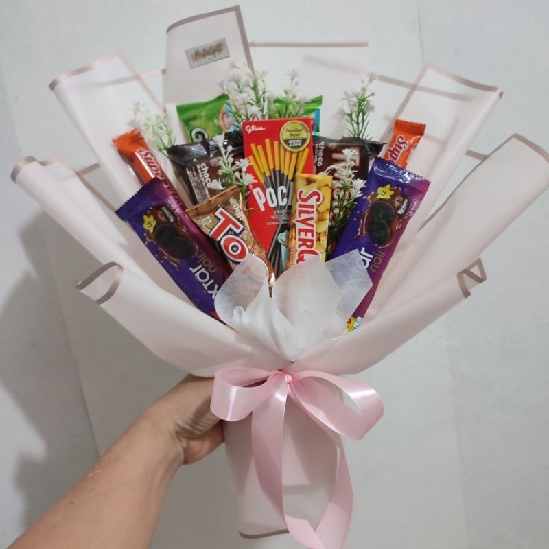 

Buket Snack + Bunga Pikok / Buket Wisuda / Ulang Tahun