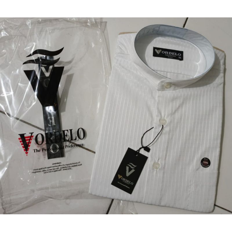 Kemeja Koko VORDELO putih motif garis Lengan pendek