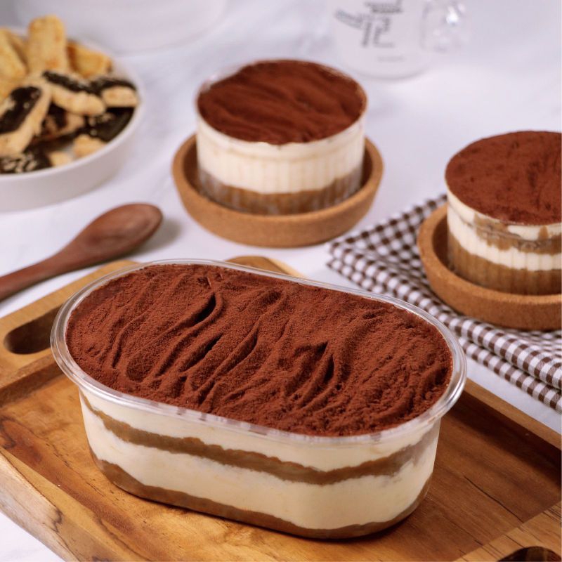 

TIRAMISU DESSERT BOX OVAL BY DORE'E COOKIES