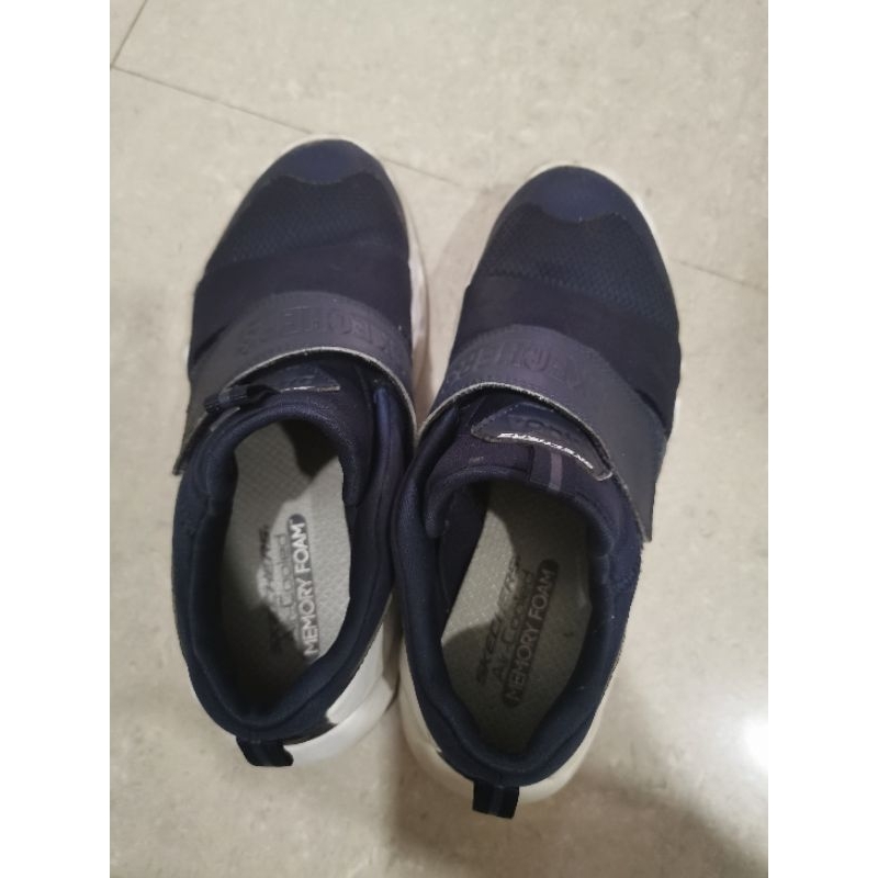 preloved sepatu pria skechers size 36