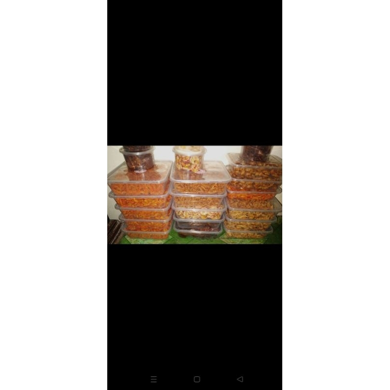 

cemilan Pedas uk 300ml packing menggunakan box plastik