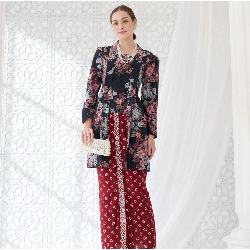 Rok Wiru Batik merah. Rok Batik Merah Maroon. Skirt Batik merah. Rok Batik. Batik jumputan. Rok saru