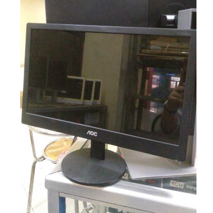Lcd Monitor Merek AOC E1670Sw 16 inch