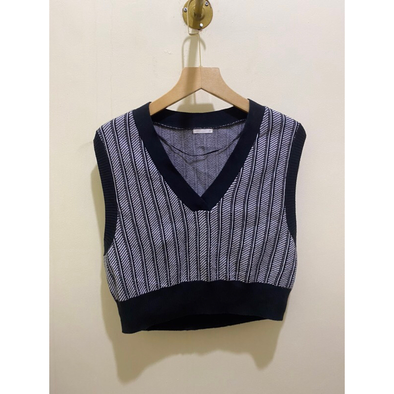Vest crop GU Uniqlo motif salur rajut knit rompi premium