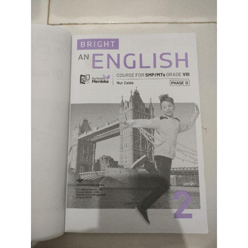 

bukuInggrisuntuksmpkelas8kurikulummerdekapenerbiterlangga