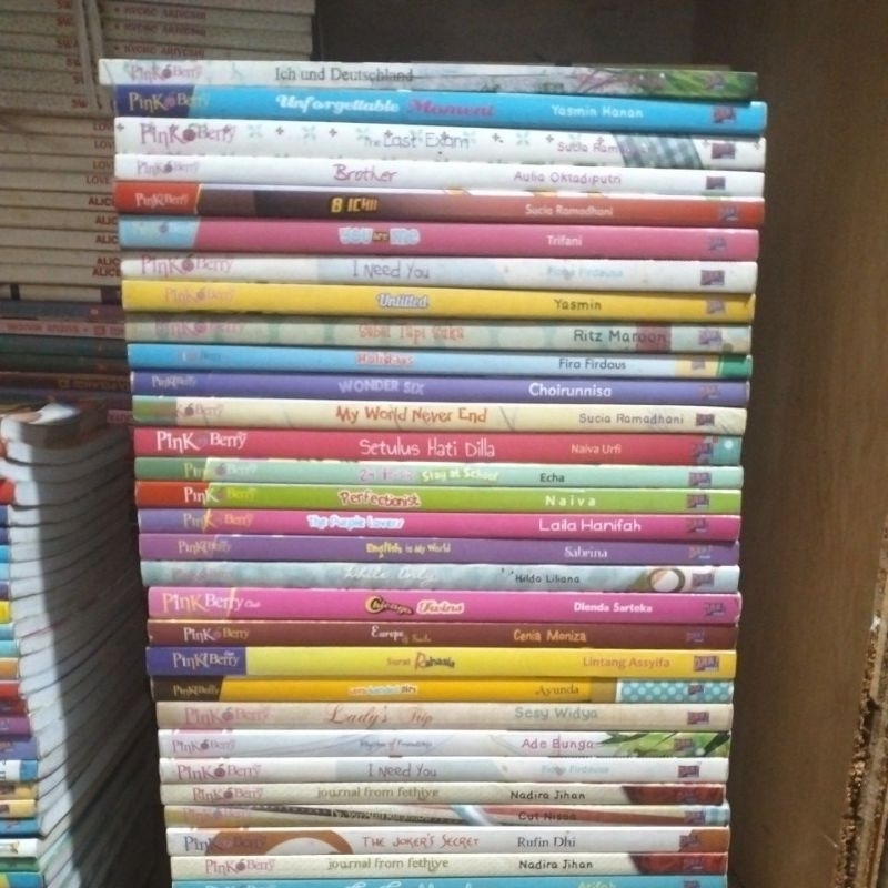 Novel Seri PINK BERRY CLUB