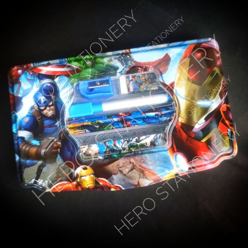 

Kotak pensil kaleng jumbo whiteboard isi avengers iron man spiderman