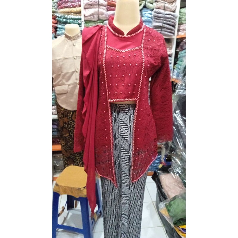 Kebaya Kutu Baru Muslim, Bahan Brokat