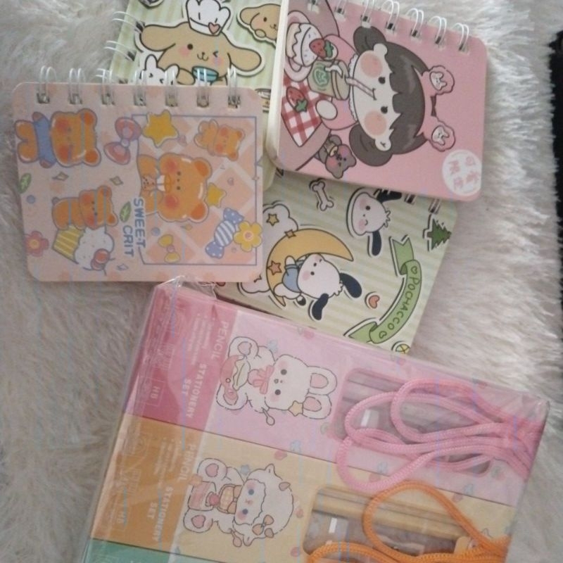 

paket alat tulis dan aksesoris sanrio pigukawai