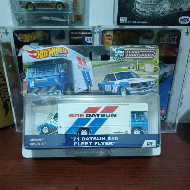 Hot Wheels Team Transport Datsun Bluebird 510 & Fleet flyer