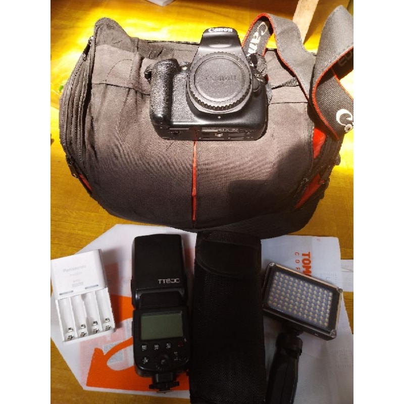 PAKET KAMERA DSLR CANON 1200 DAN CANON 60 D LENSA FIX FLASH GODOX TT600 BATU BATRAI PANASONIC