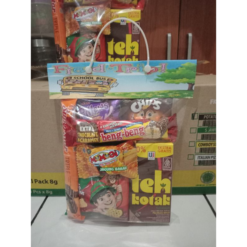 

Paket Snack ULang Tahun / Paket Snack Khitanan / Paket Snack Syukuran (free label Nama Costum)