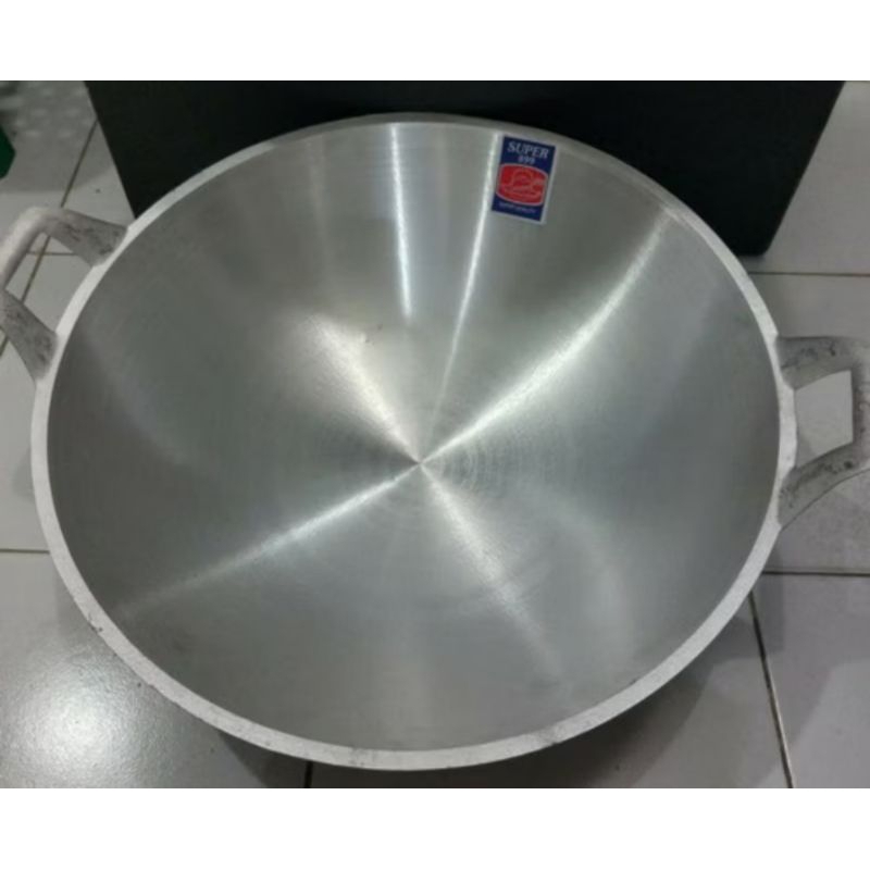 Wajan aluminium super tebal.