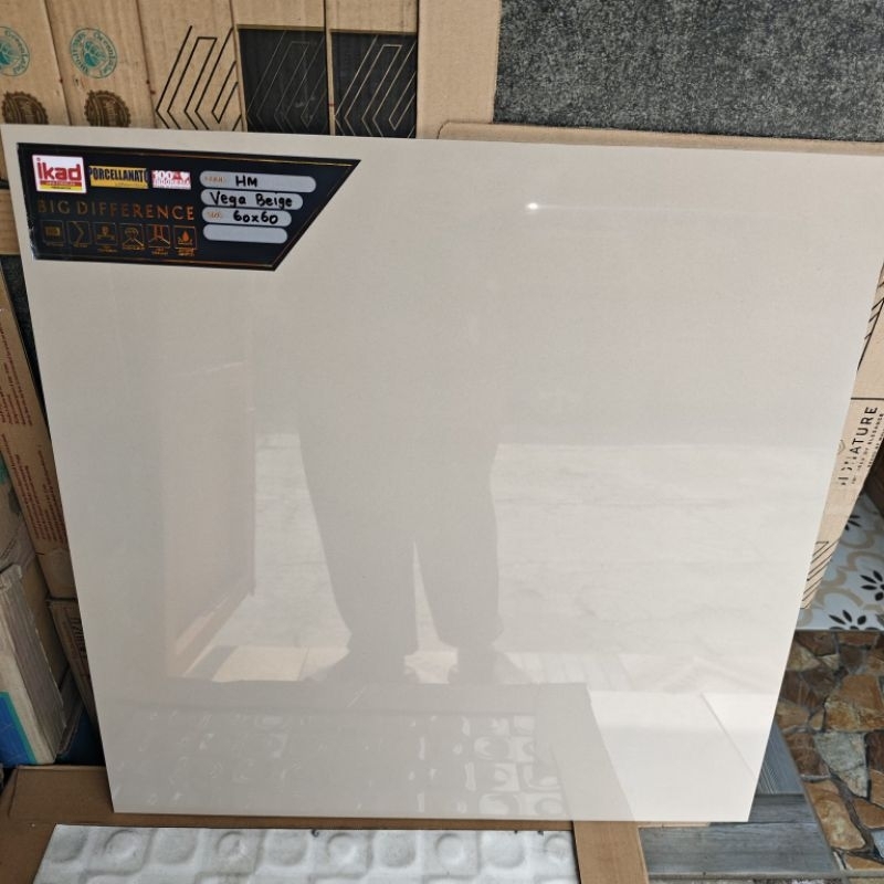Granit 60x60 CREAM POLOS LANTAI VEGA BEIGE GLOSSY - CREAM