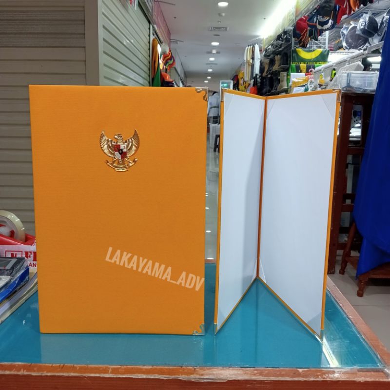 

map beludru warna kuning plus Garuda coating