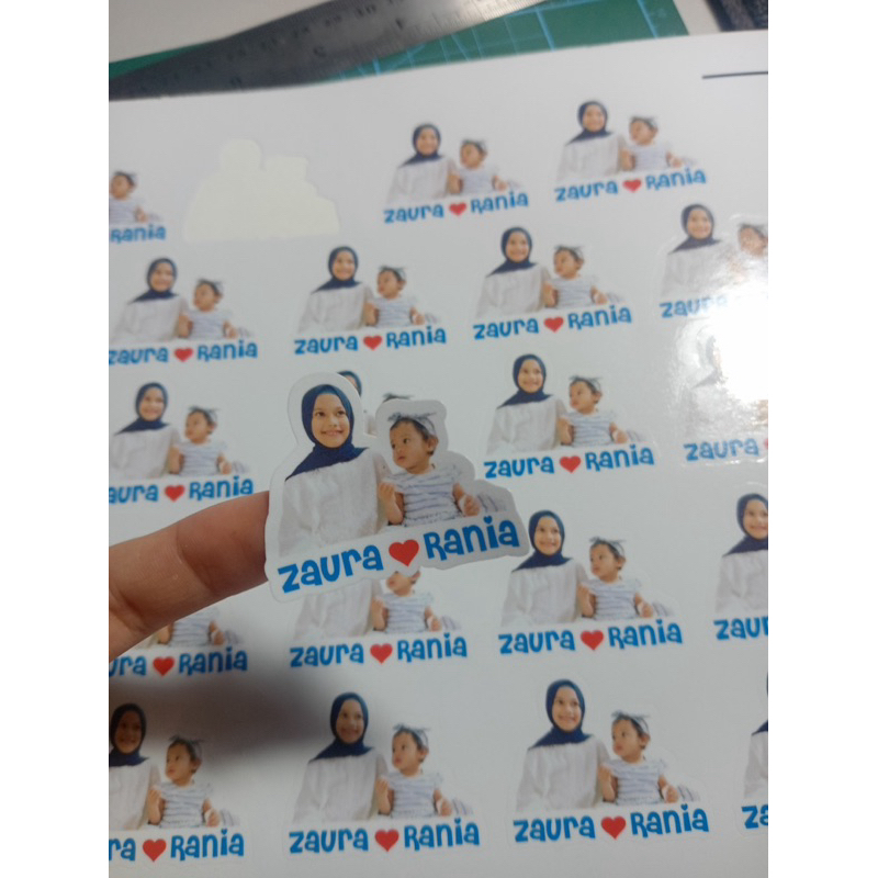

CUSTOM STICKER FOTO DAN NAMA