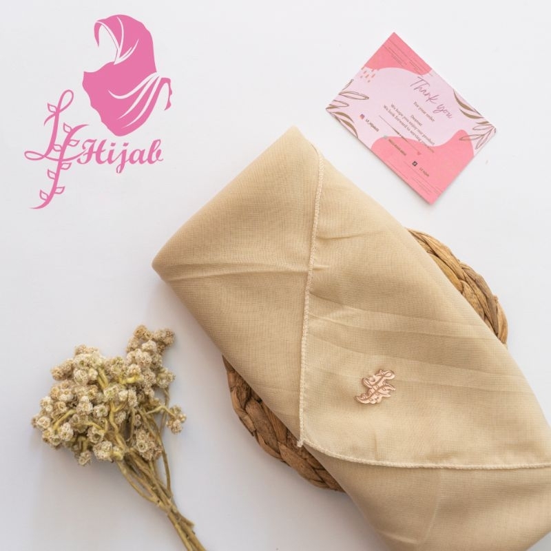 Hijab segiempat pollycutton double haycount free pouch | by LF Hijab23 ( ivory )