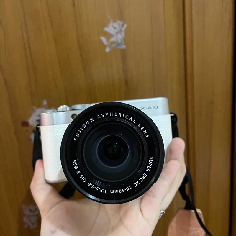Kamera Mirrorless Fujifilm X-A10 XA10 Second Bekas Termasuk Lensa dan Strap White Preloved