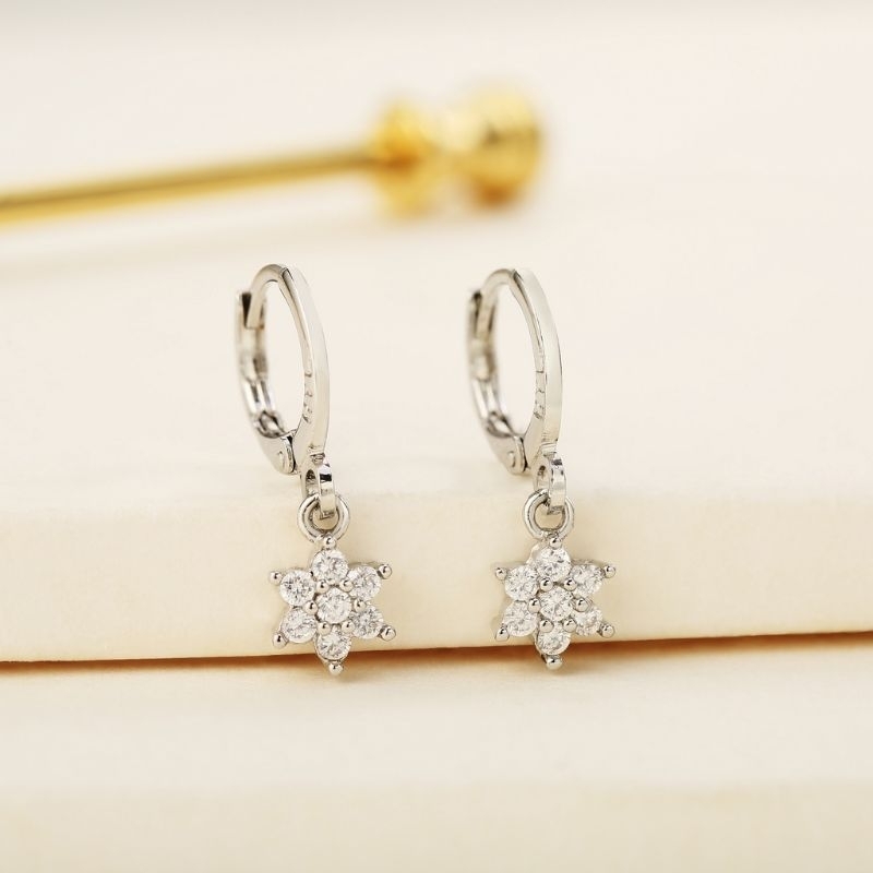 anting titanium silver motif bunga anti karat dan anti luntur