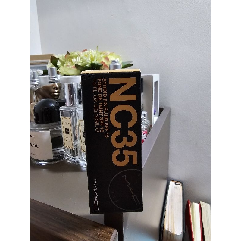 NEW MAC Studio Fix Foundation NC35