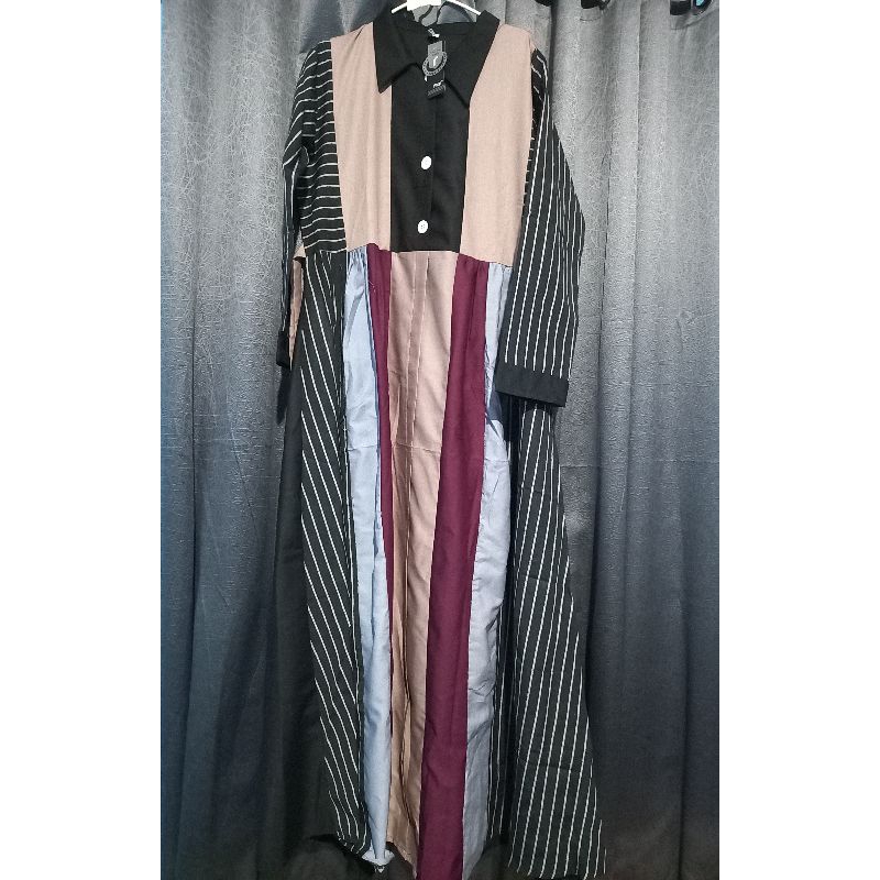 Gamis garis-garis