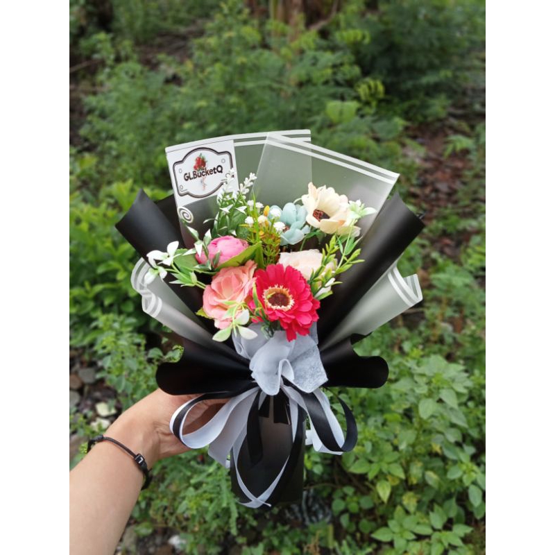 Bucket bunga artificial bucket bunga mawar bucket Bungan murah bucket wisuda buket wisuda murah buke