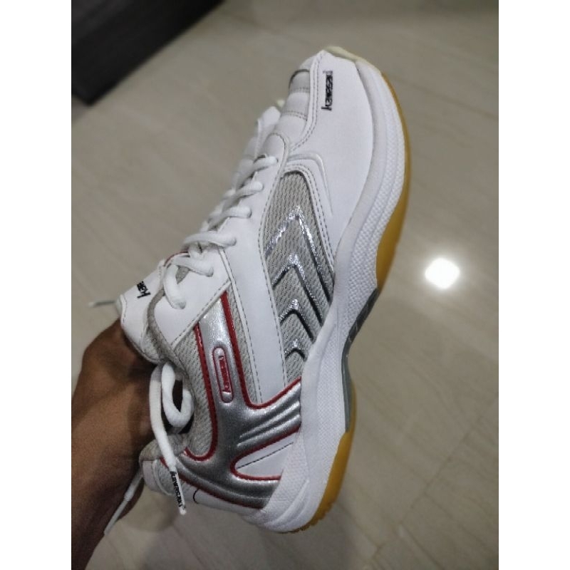sepatu badminton original Kawasaki