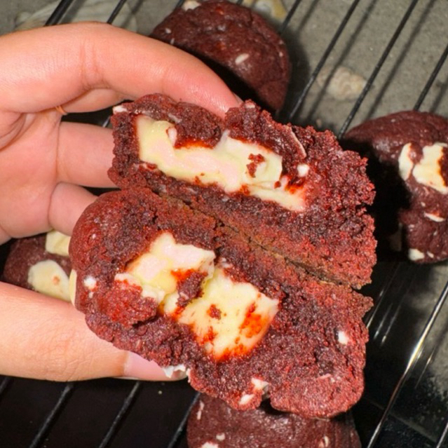 

red velvet cheese cookies