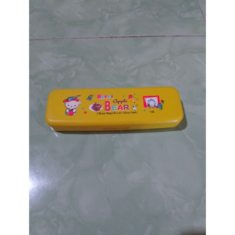 

Tempat Pensil/Kotak Pensil Warna Kuning [Preloved]