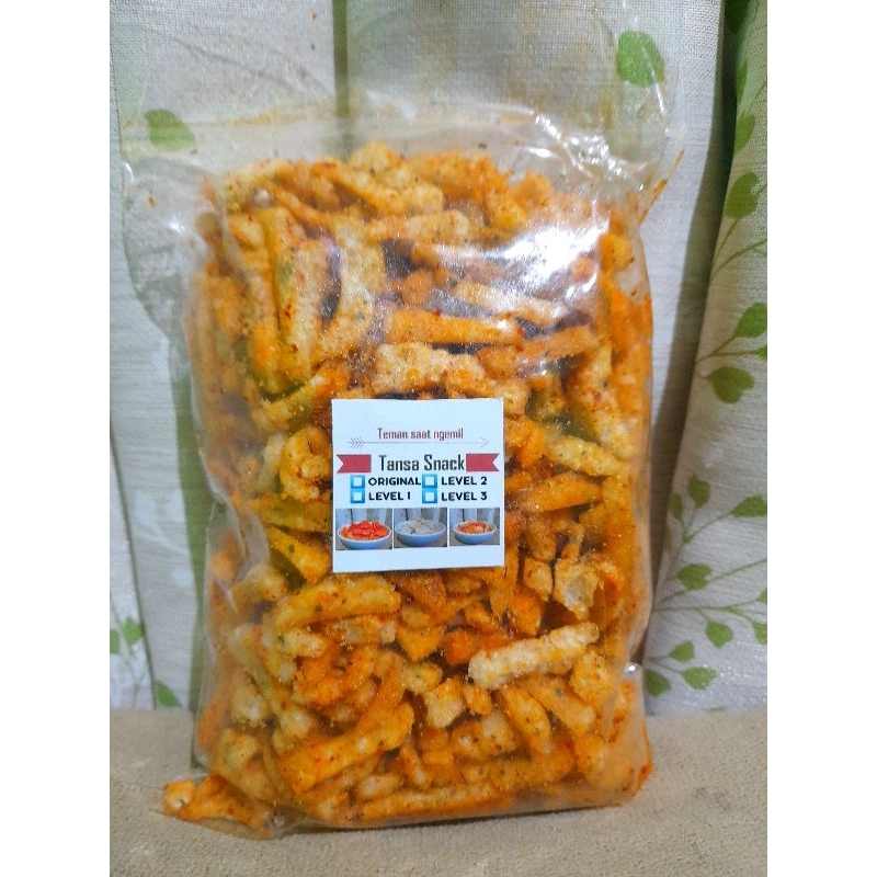 

Kripik Moring Stik Pedas daun jeruk 300 Gram | Kripik pedas | Kripik Gurih