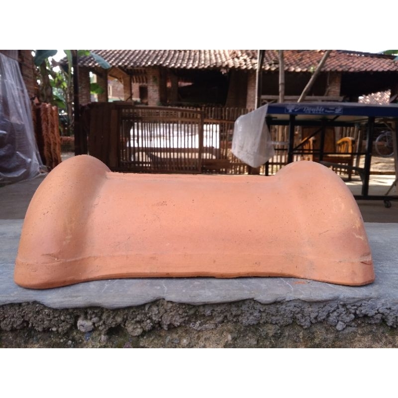 Aksesori atap genteng wuwung krepus sambungan tengah